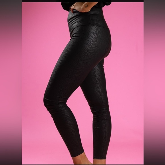 NWOT Shein Crocodile Print Leggings Black Size 3X - Picture 3 of 10